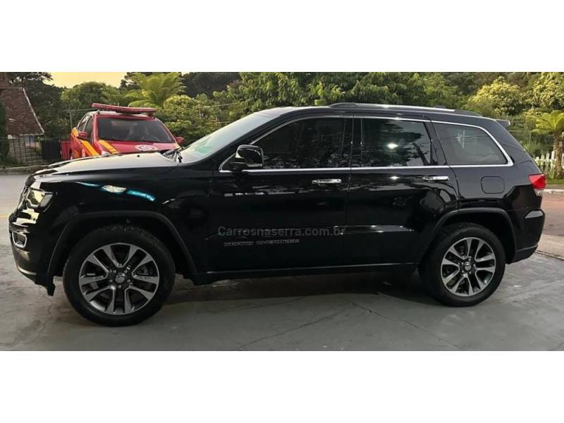 JEEP - GRAND CHEROKEE - 2018/2018 - Preta - R$ 165.000,00
