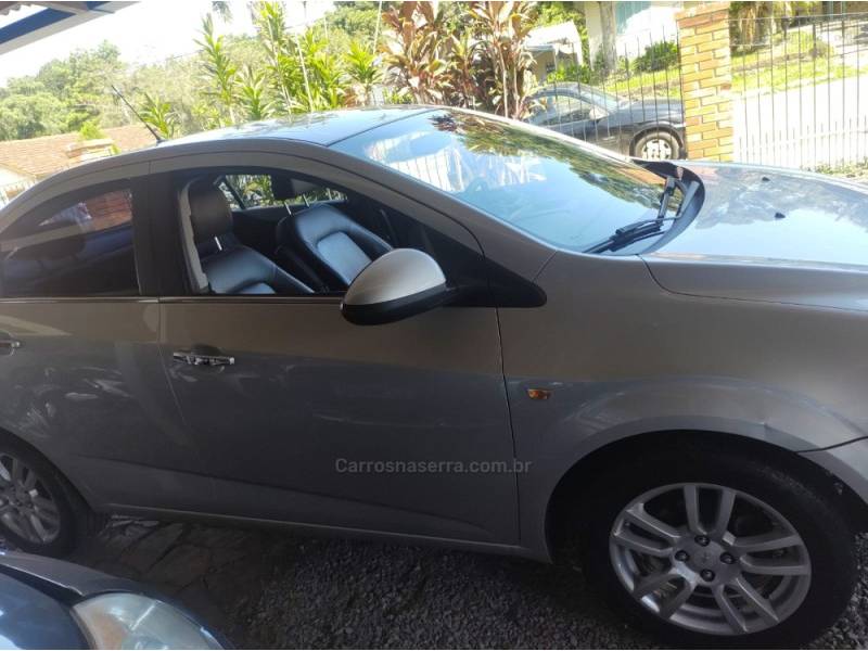 CHEVROLET - SONIC - 2012/2012 - Prata - R$ 37.000,00