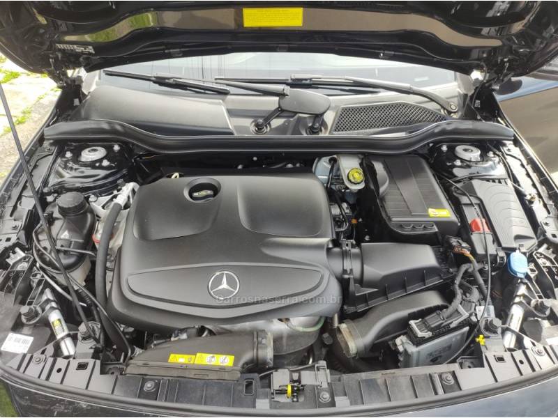 MERCEDES-BENZ - GLA 200 - 2014/2015 - Preta - R$ 99.900,00