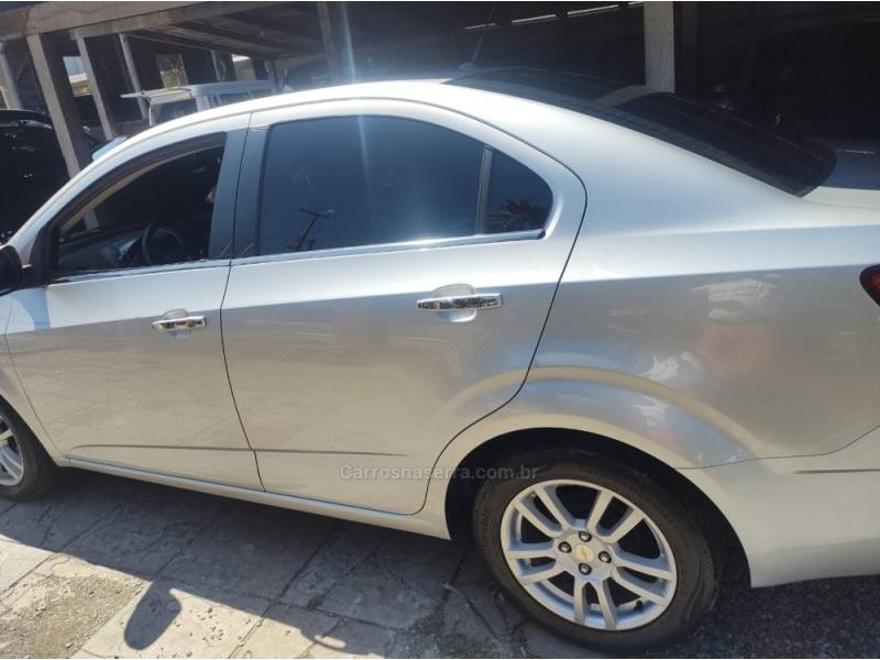 CHEVROLET - SONIC - 2012/2012 - Prata - R$ 37.000,00