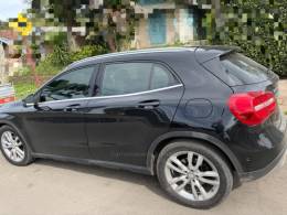 MERCEDES-BENZ - GLA 200 - 2014/2015 - Preta - R$ 99.900,00