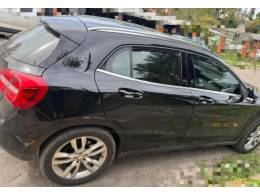 MERCEDES-BENZ - GLA 200 - 2014/2015 - Preta - R$ 99.900,00