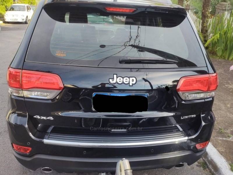 JEEP - GRAND CHEROKEE - 2018/2018 - Preta - R$ 165.000,00