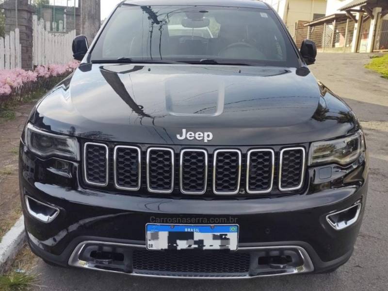 JEEP - GRAND CHEROKEE - 2018/2018 - Preta - R$ 165.000,00