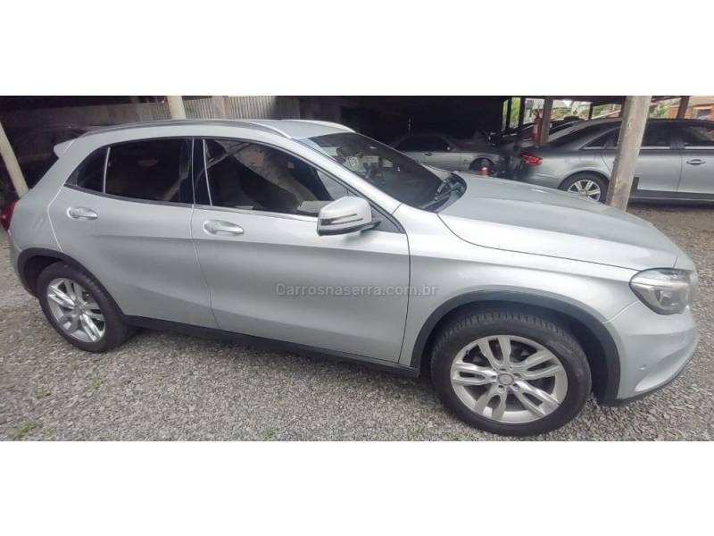 MERCEDES-BENZ - GLA 200 - 2015/2015 - Prata - R$ 112.000,00
