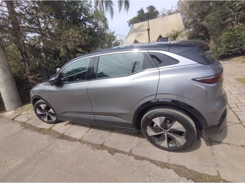 RENAULT - MÉGANE - 2024/2024 - Azul - R$ 176.000,00