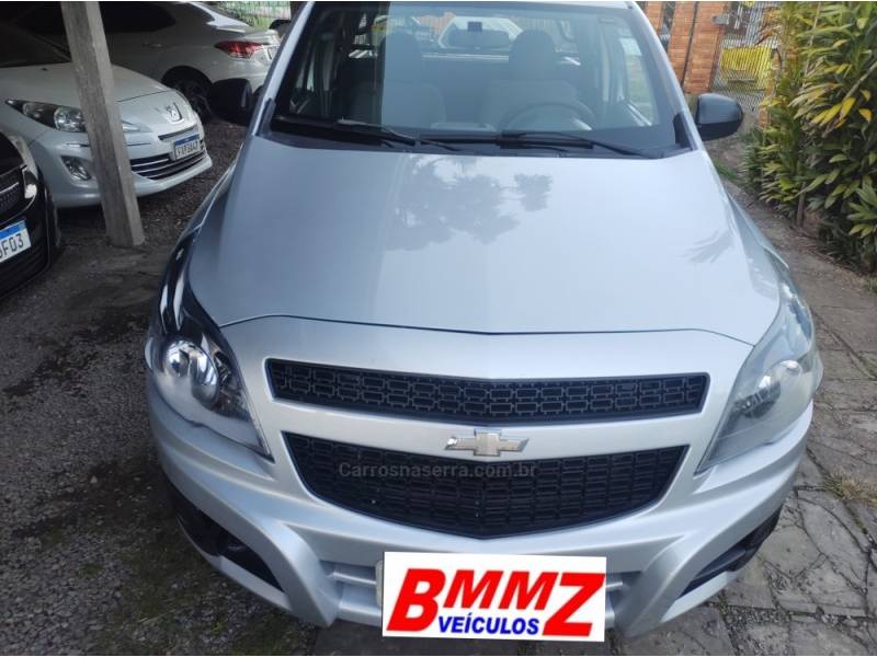 CHEVROLET - MONTANA - 2013/2013 - Prata - R$ 45.000,00