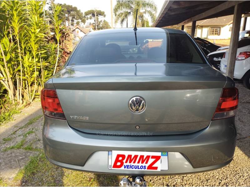 VOLKSWAGEN - VOYAGE - 2010/2011 - Cinza - R$ 32.000,00