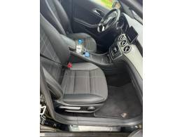 MERCEDES-BENZ - GLA 200 - 2014/2015 - Preta - R$ 99.900,00