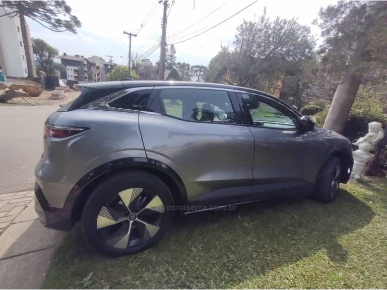 RENAULT - MÉGANE - 2024/2024 - Azul - R$ 176.000,00