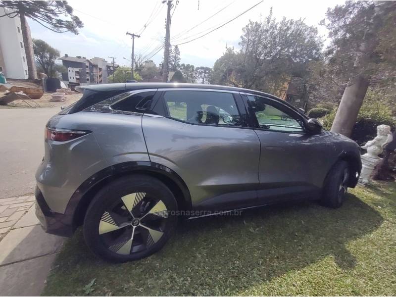 RENAULT - MÉGANE - 2024/2024 - Azul - R$ 176.000,00