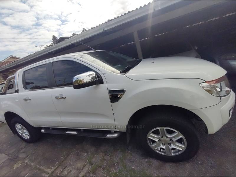 FORD - RANGER - 2013/2013 - Branca - R$ 88.500,00
